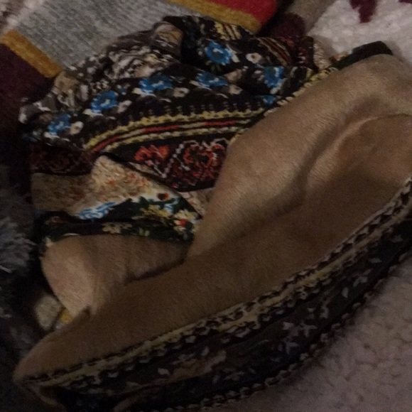 3 hats and a multi colored scarf for winter - Picture 4 of 5